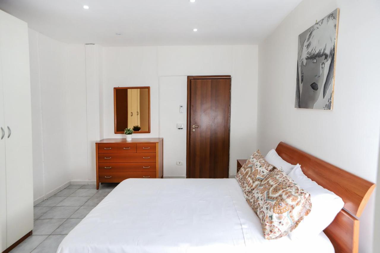 Napoli Centrale Budget Apartment Екстер'єр фото
