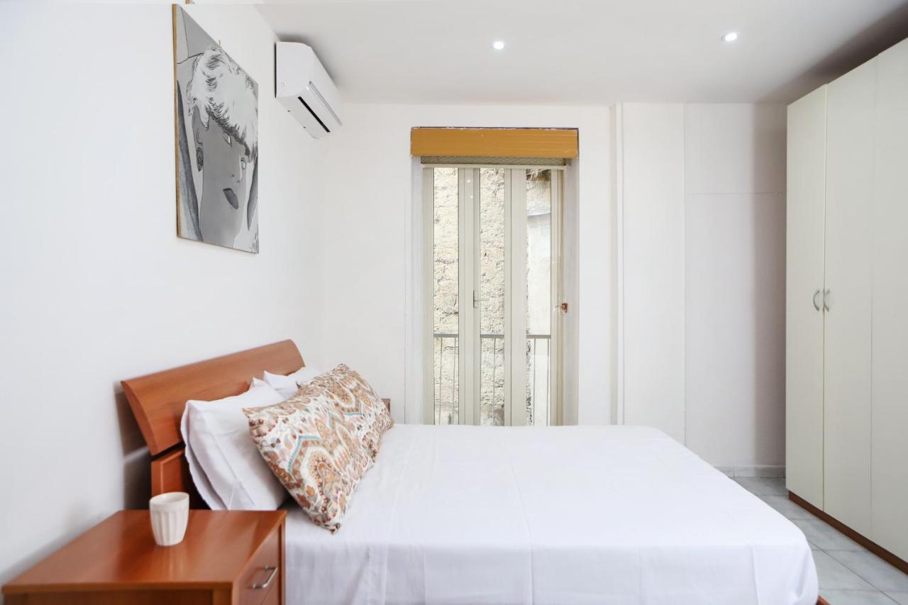 Napoli Centrale Budget Apartment Екстер'єр фото
